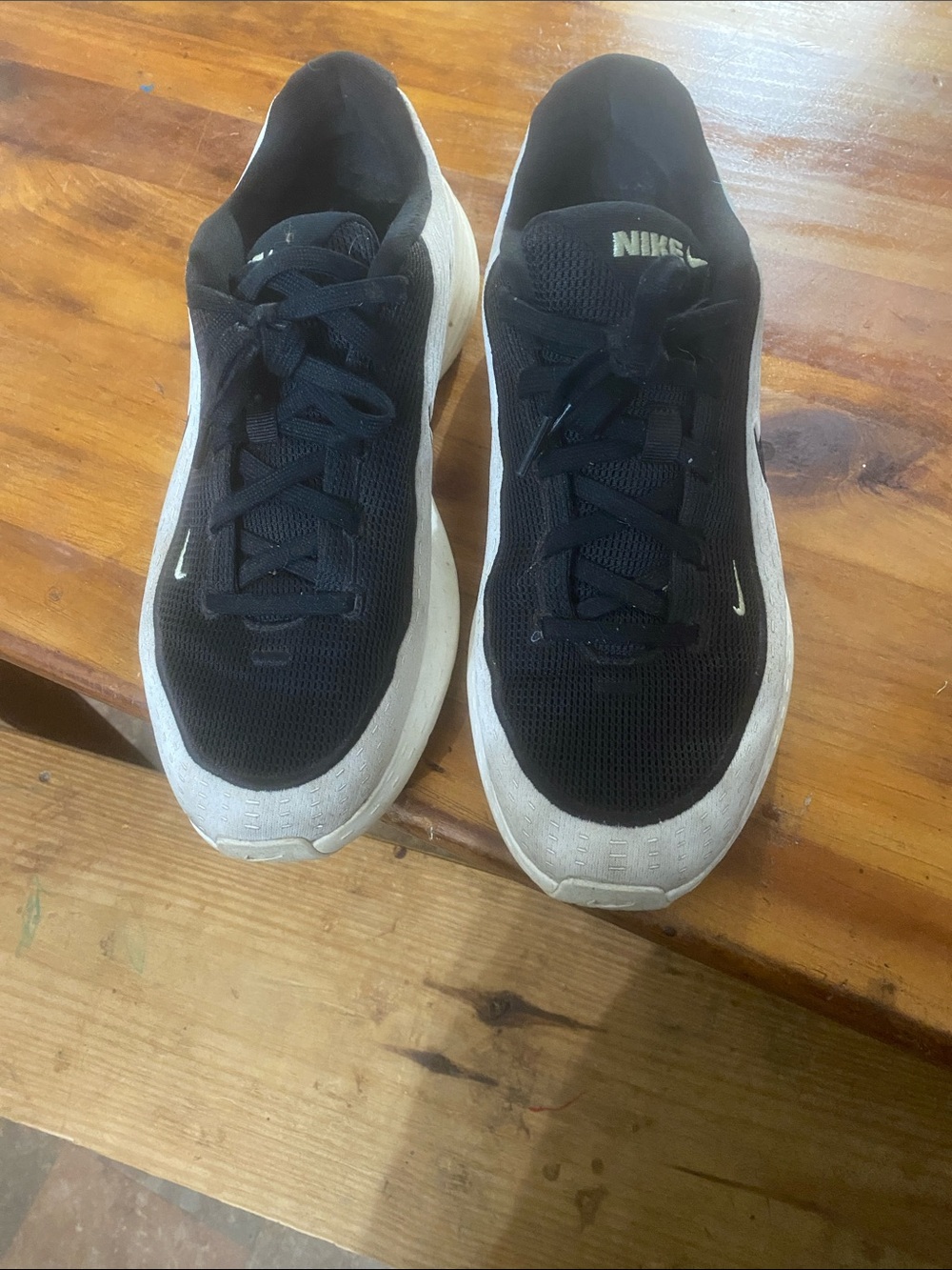 Nike Black and White Low-Top Mesh Runners